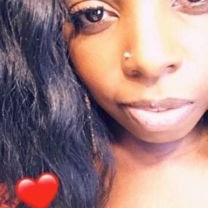 Meet your Posher, Akia